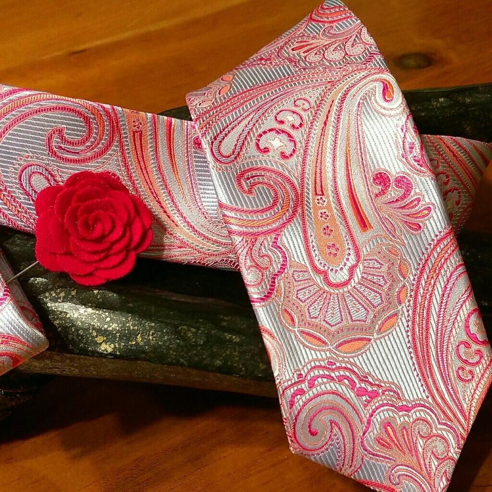 Exclusive Necktie with Lapel Accent
